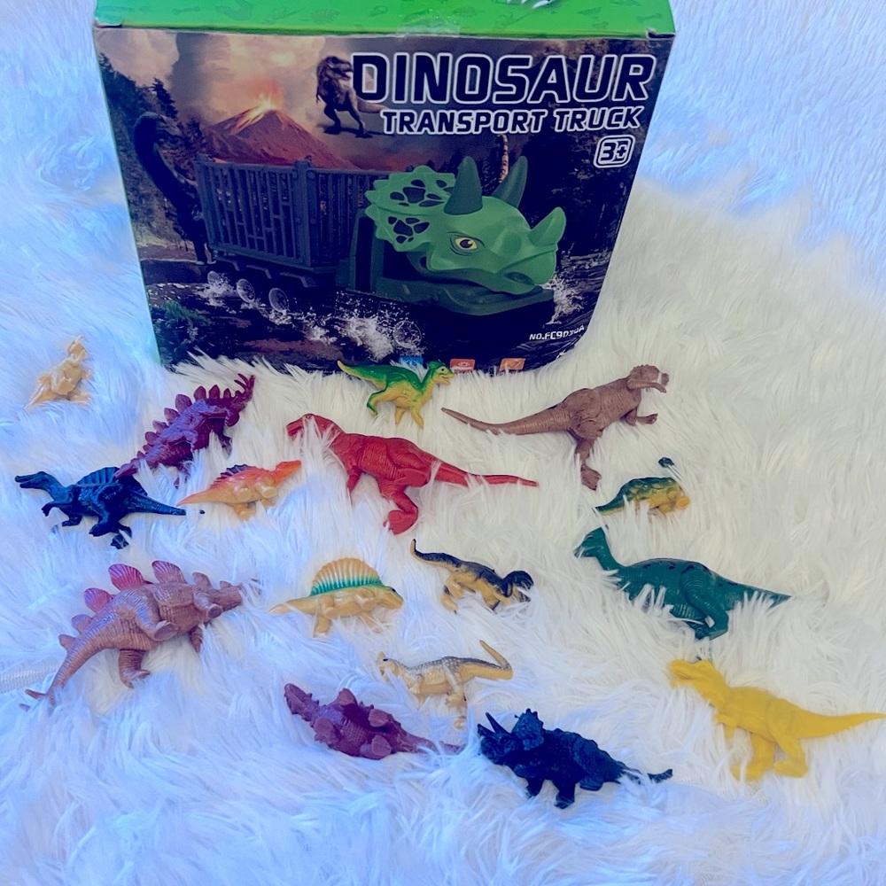 NEW Dinosaur Transport Truck w/ Toy Dinosaurs to Play